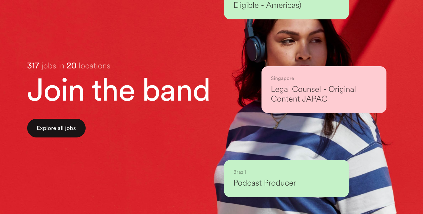Eine Stellenanzeige von Spotify, auf der eine Musik hörende Frau zu sehen ist sowie der Satz "Join the band"