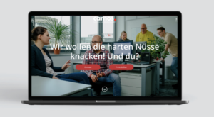 Tablet mit Website-Screenshot drauf. Text: Wir wollen die harten Nüsse knacken. Und du?